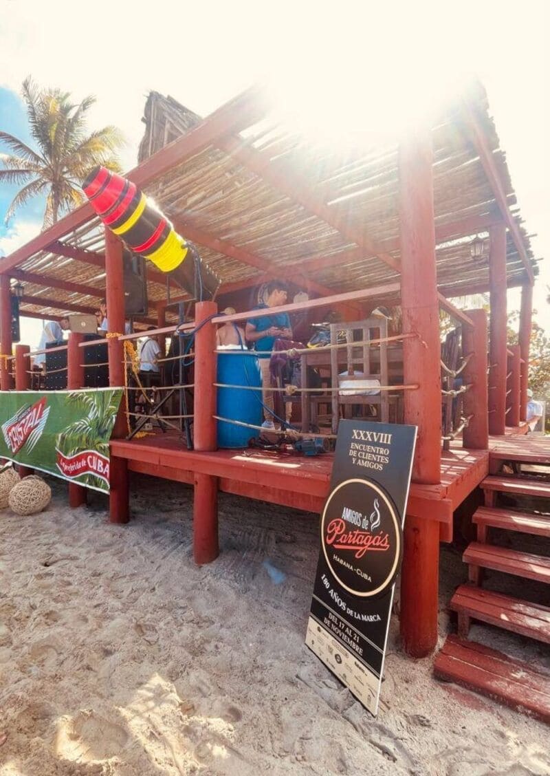 Cigar enthusiasts by the sea