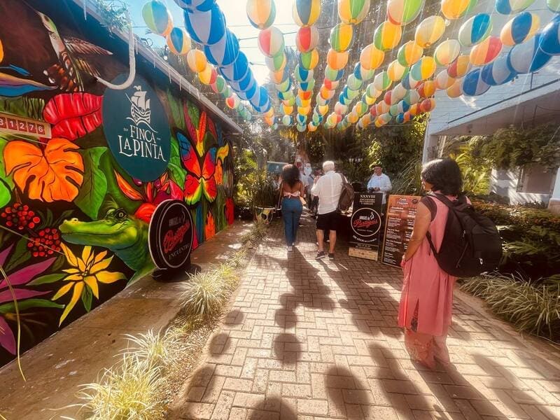 Finca Pinta entrance